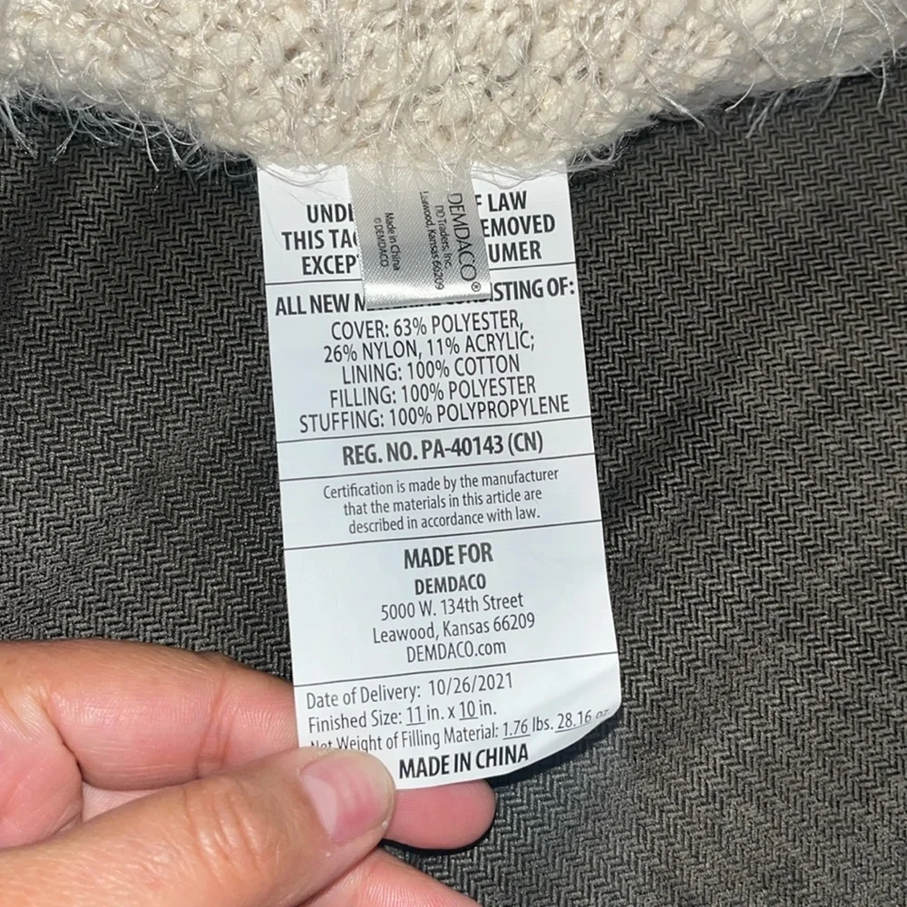 Like new Giving Heart Pillow, Cream